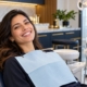 Paciente sorrindo no dentista
